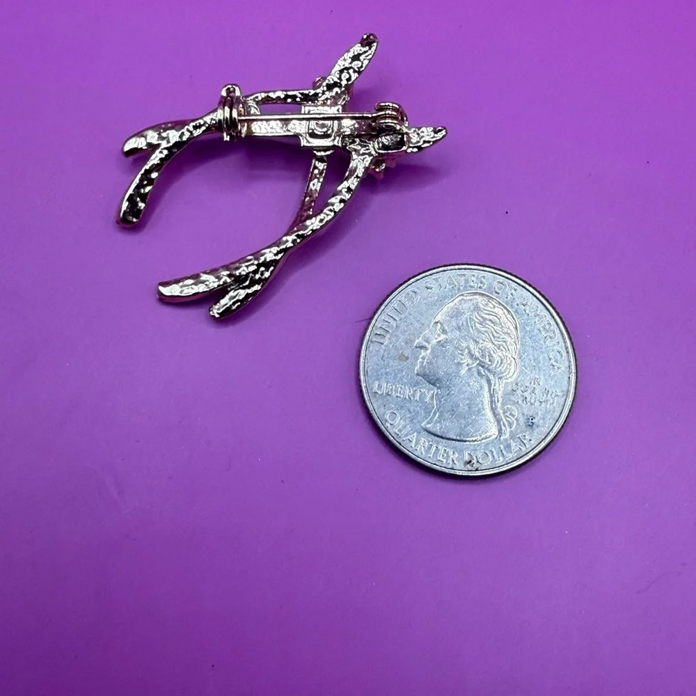 Elegant Silver and green Gemstone wishbones‎ Brooch